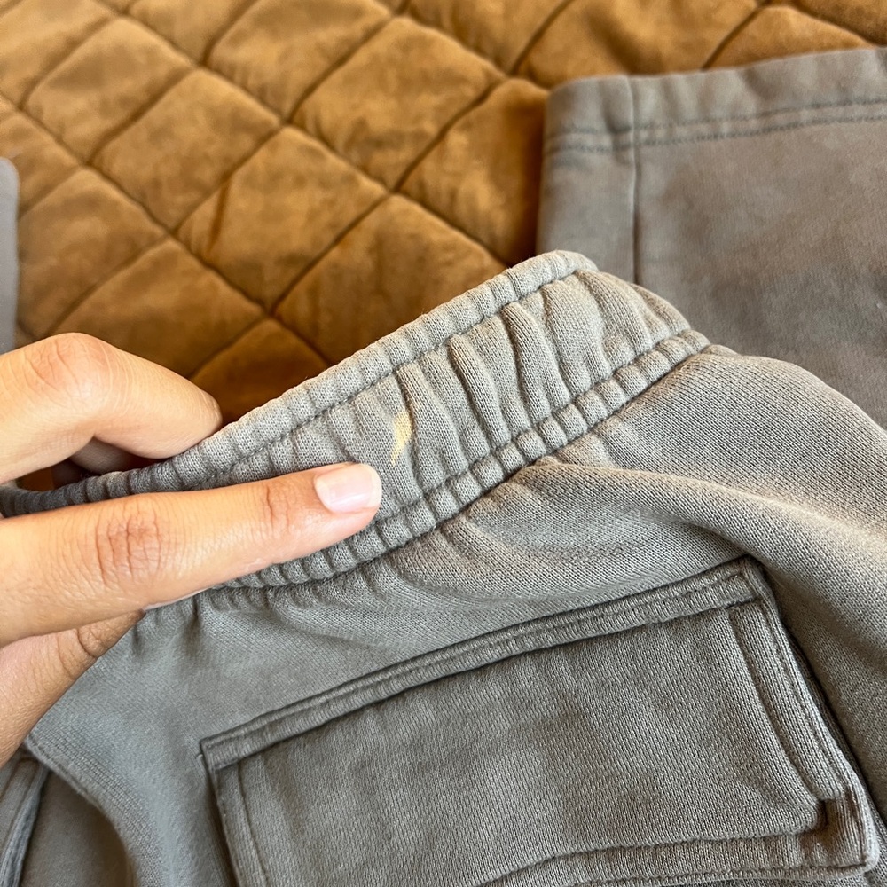 ARITZIA COZY SWEATFLEECE MEGA FIT CARGO SWEATPANTS SMALL TAUPE - Picture 5 of 7